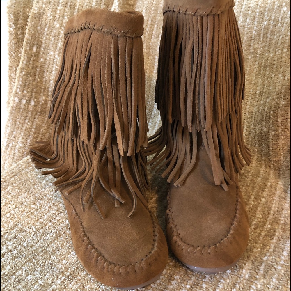 Minnetonka brown suede fringe boots